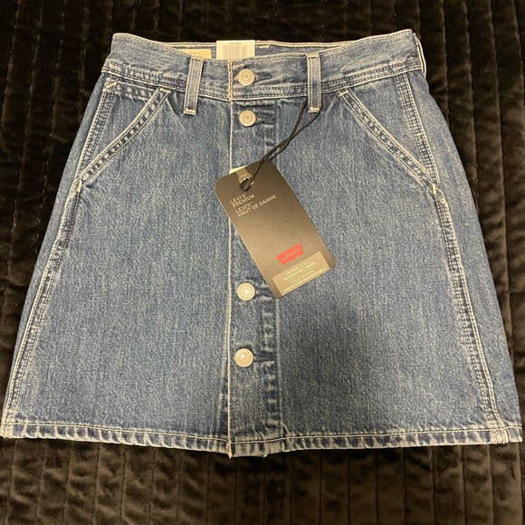 Levi’s button up skirt - Picture 5 of 5